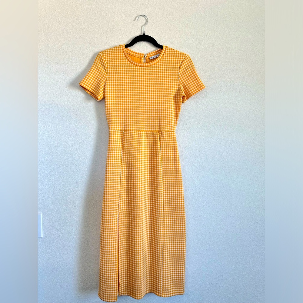 Beautiful fitted midi sundress with a slit